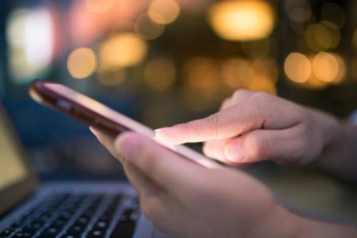 La normativa establece que el tr&aacute;mite de portabilidad ser&aacute; gratuito y deber&aacute; completarse en un plazo m&aacute;ximo de tres d&iacute;as, con una interrupci&oacute;n del servicio que no podr&aacute; exceder las tres horas. (Foto ilustrativa: Archivo/Soy502)