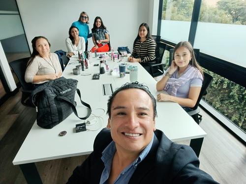 Disfruta mucho compartir sus conocimientos con otras personas. (Foto: Cortes&iacute;a)