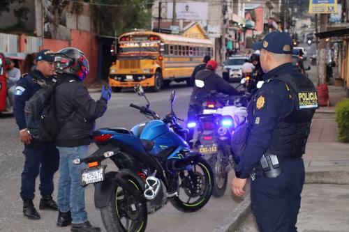 Agentes de la PNC instalaron puestos de control en puntos estrat&eacute;gicos del sur de Guatemala. (Foto: Edwards Morales/Colaborador)