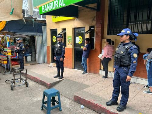 Los operativos se concentran en bancos y cajeros autom&aacute;ticos. (Foto: Edwards Morales/Colaborador)