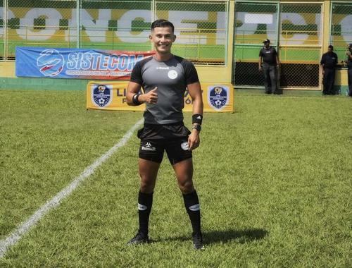 El &aacute;rbitro espera seguir destacando en otros encuentros en los que tenga que supervisar. (Foto: Alexis Alvarado)