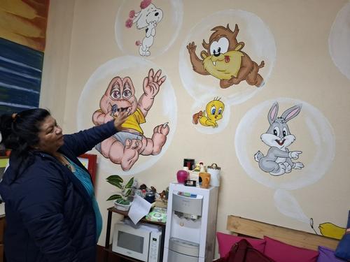 En muchos dormitorios destacan murales pintados a mano. (Foto: Josu&eacute; Ardeano/Colaborador)