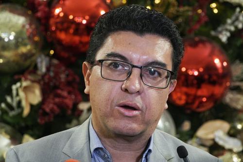 Erick Uribio, administrador del Aeropuerto La Aurora, brind&oacute; detalles de la temporada alta en conferencia de prensa. (Foto: Wilder L&oacute;pez/Soy502)