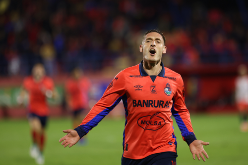 Levant&oacute; el t&iacute;tulo del pasado Clausura con los coloniales... Ahora quiere celebrar del lado escarlata.