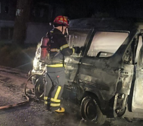 Los elementos de varias estaciones trabajaron para apagar las llamas. (Foto: ASONBOMD)