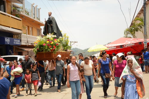 El 90 % de las familias son cat&oacute;licas y participan en la feria en honor al Santo Hermano Pedro. (Foto: Carlos Monroy/Colaborador)