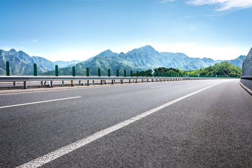 La Ley de Infraestructura Vial prioritaria es clave para el desarrollo del pa&iacute;s, seg&uacute;n el sector privado. (Foto: Canva/Soy502)