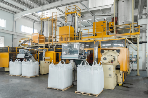 El sector de manufactura no tradicional est&aacute; considerado como clave para el crecimiento previsto este 2026. (Foto: Canva/Soy502)