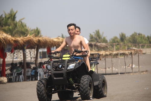 Muchos aprovechan para dar un paseo en cuatrimoto. (Foto: Magy Ortega/Colaboradora)