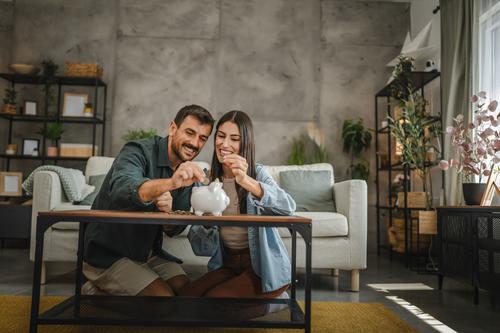 Ahorrar es una forma de cuidarse y prevenir gastos necesarios a futuro. (Foto: Shutterstock)