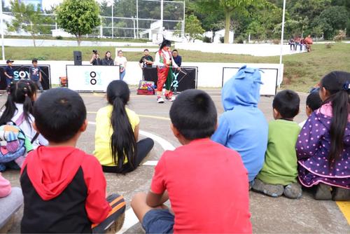 Navidad, Santo Domingo Xenacoj, ni&ntilde;os, juegos, payaso, pi&ntilde;atas, Guatemala, Soy502