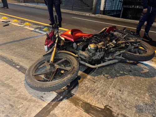  En esta motocicleta se conduc&iacute;an los sicarios. (Foto: PNC)