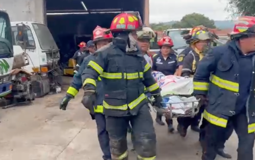 Socorristas lograron rescatar el cuerpo del piloto. (Foto: CBM)