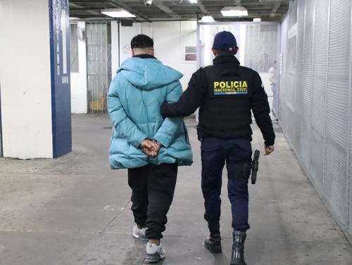 El hombre fue capturado luego de ser se&ntilde;alado por asesinato. (Foto: PNC)