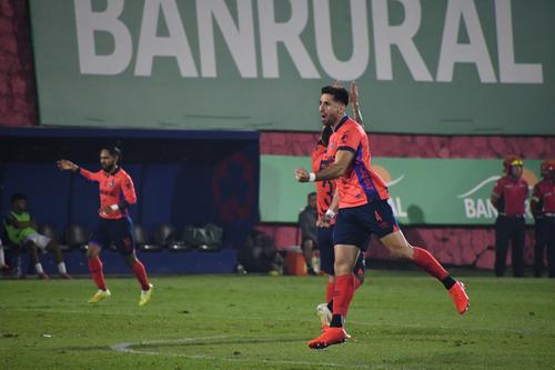 Los rojos se pusieron al frente al minuto 11, pero Antigua resisti&oacute; el resto del encuentro. (Foto: Rudy Mart&iacute;nez / Nuestro Diario) 