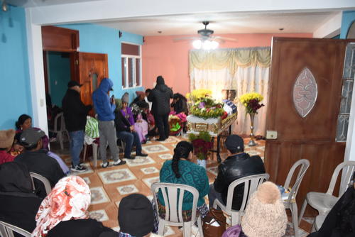 Las familias lamentan la p&eacute;rdida de sus seres queridos. (Foto: Jose Garc&iacute;a/Nuestro Diario)