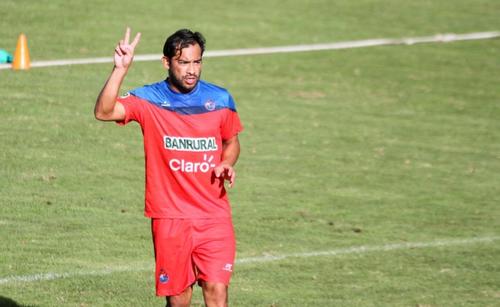 Sus goles y r&eacute;cords lo mantienen como uno de los futbolistas m&aacute;s destacados en la historia del f&uacute;tbol guatemalteco. (Foto: Archivo/Soy502)