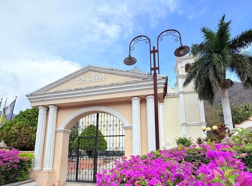 Este templo mantiene viva una historia que se remonta al siglo XVIII. (Foto: Biblioteca Usac)