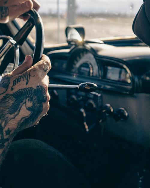 El viaje incluy&oacute; un recorrido por carretera junto a Blaine Halvorson, socio creativo de Momoa. (Foto: Instagram/Renan Ozturk)