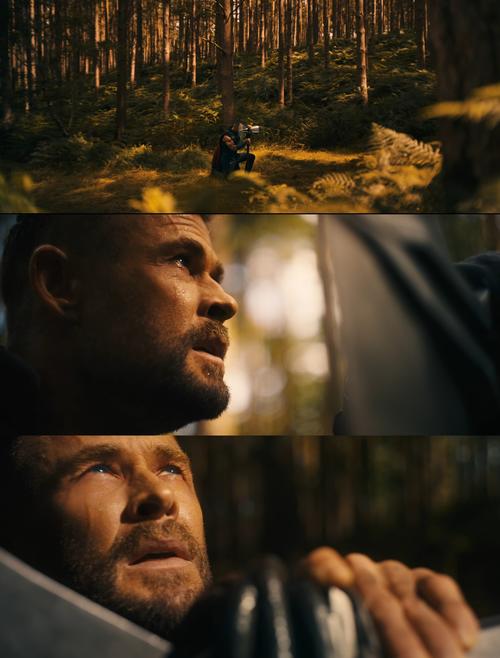 Thor invoca la fuerza de Od&iacute;n para sobrevivir y regresar a casa con vida. (Foto: X)