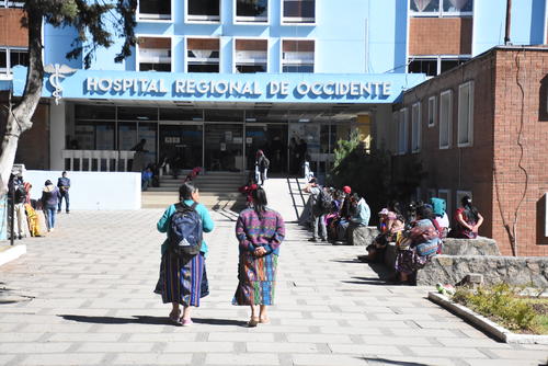 Los hermanos permanecen en el Hospital Regional de Occidente. (Foto: Erick Colop/colaborador)