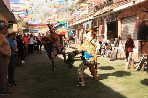 El baile del torito tambi&eacute;n llena de color y alegr&iacute;a las calles. (Foto: Mario Equit&eacute;/Colaborador)