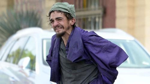 Chase fue hospitalizado de emergencia d&iacute;as antes de reaparecer en las calles. (Foto: X)