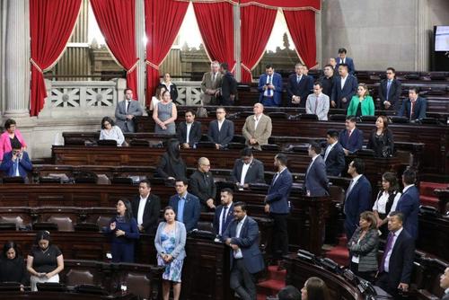 La Alianza por un Congreso Eficiente cuestiona que los diputados quieran ganar lo mismo que un magistrado, cuando no son objeto de evaluaciones de desempeño, entre otros aspectos. (Foto: Archivo/Soy502)