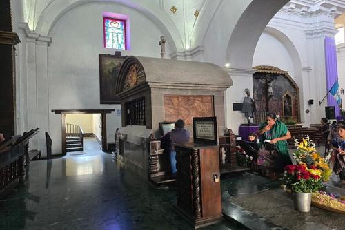 Los restos del Santo Hermano Pedro permanecen en San Francisco El Grande. (Foto: Miguel López)