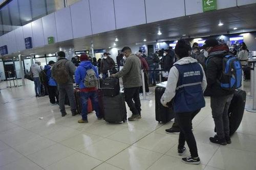 Las autoridades instan a los guatemaltecos a que apliquen a alguna oferta de trabajo que ofrece el programa de trabajo temporal en el extranjero. (Foto: Mintrab)