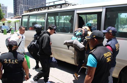Las personas fueron trasladadas al albergue del Instituto Guatemalteco de Migración, en la zona 5. (Foto: Nuestro Diario)