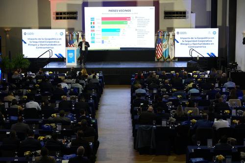 Durante la conferencia fueron proporcionados datos sobre seguridad y escenarios políticos previstos para los próximos meses. (Foto: Wilder López/Soy502)