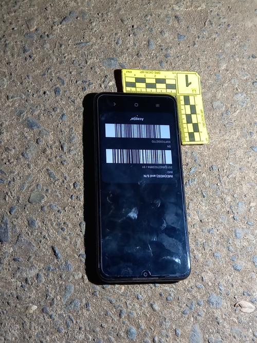 El celular del guardia fue localizado por los investigadores en la escena. (Foto: Carlos Monroy/Soy502)