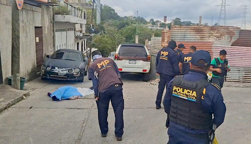 Las autoridades correspondientes realizan las diligencias en el lugar. (Foto: Jorge Senté/colaborador)