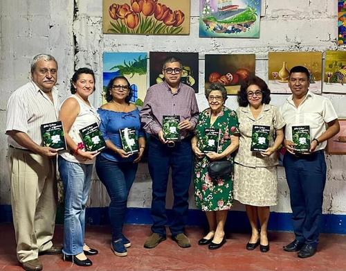 Geldryn (al centro) es conocido por sus aportes a la literatura hispana. (Foto: Rudy López/Colaborador)