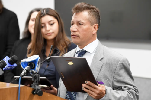 Armando Gramajo durante su discurso tras haber recibido el premio. (Foto: Fiscal Susan Cacace)