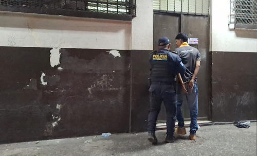 Las autoridades investigan como un posible robo que terminó con la muerte de un padre y su hijo. (Foto: Jorge Sente/Nuestro Diario)