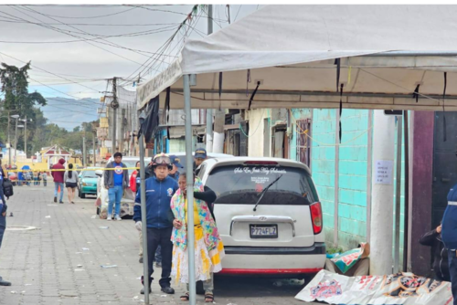 En el ataque dos personas perdieron la vida y tres más resultaron heridas. (Foto: Bomberos Municipales Departamentales)