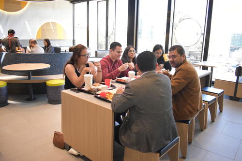 McDonald's, Paseo zona 13, restaurante, medio ambiente, ambientes, familiar, Avenida Las Américas, Guatemala, Soy502