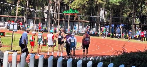 Demetrio Morales y sus rivales antes de comenzar la competencia. (Foto: Sarimá TV)