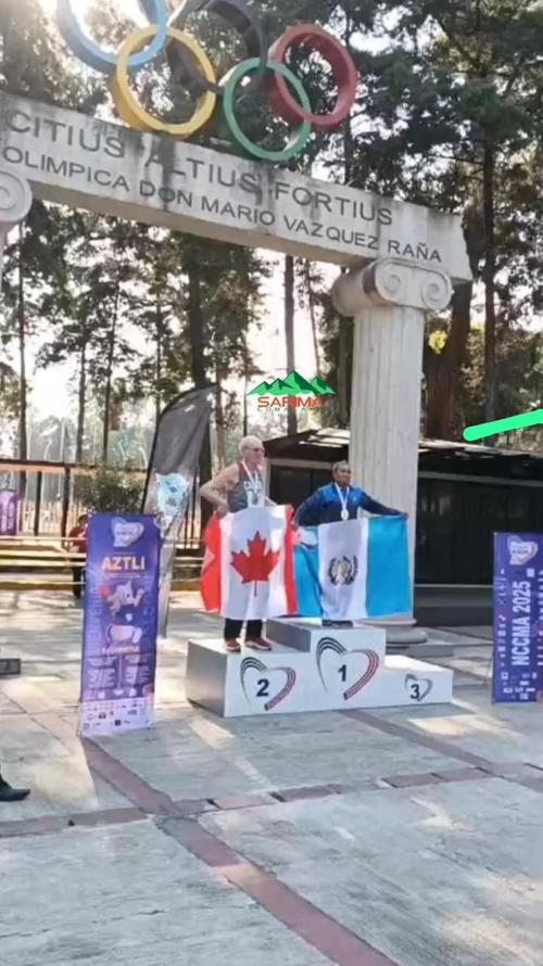 Demetrio Morales posa en lo más alto del podio. (Foto: Sarimá TV)