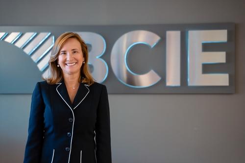 Este reconocimiento llega durante el segundo año de gestión de Gisela Sánchez. (Fotografía cortesía: BCIE)
