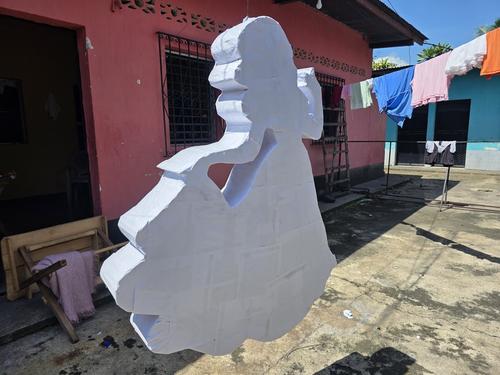 Poco a poco, sus creaciones van tomando forma. (Foto: Surama Rodas/Colaboradora)