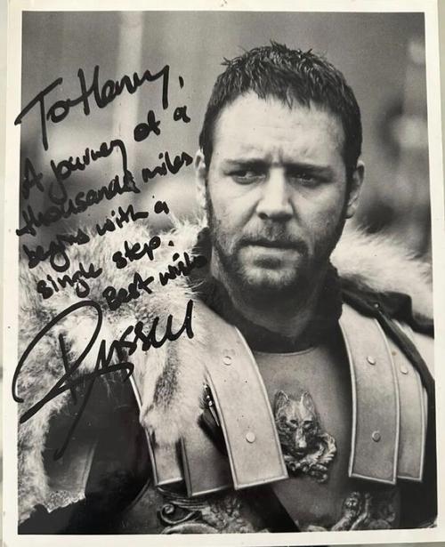 Una fotografía autografiada cambió el rumbo del joven Henry. (Foto: X)