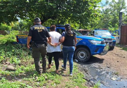 La capturada fue identificada como Mishell S. (Foto: PNC)