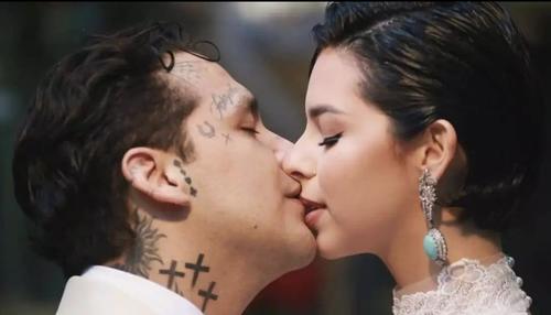 La pareja se casó en una boda civil en julio de 2024. (Foto: X)