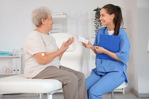 Acude al médico de forma regular, las revisiones permiten detectar a tiempo cualquier problema de salud, y mantener tu bienestar bajo control. (Foto: Shutterstock)