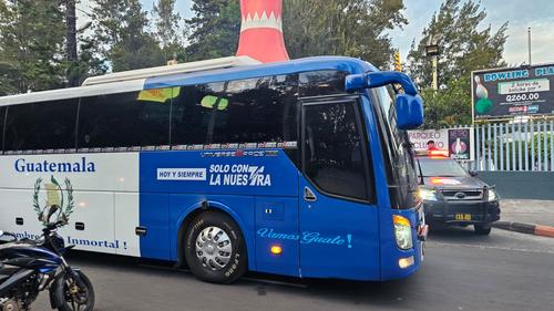 El bus de la Selección Nacional que transporta a toda la delegación guatemalteca. (Foto: Estuardo Paredes)<