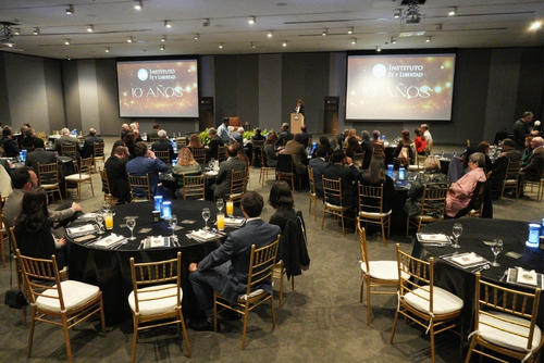 Durante la velada de celebración por los 10 años se realizó una subasta benéfica. (Foto: Nuestro Diario)
