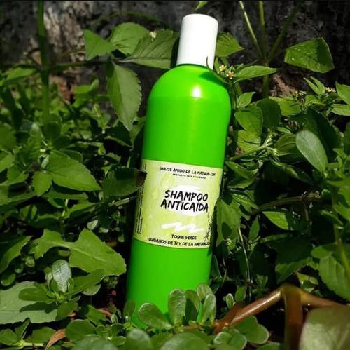 Entre los productos que ofrecen, destaca un champú para prevenir la caída del cabello. (Foto: Alfonso Guárquez/Colaborador)